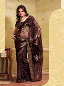 Ready to wear two toned net pallu with delicate embroidery and lower part decorated with 3D floral motifs.